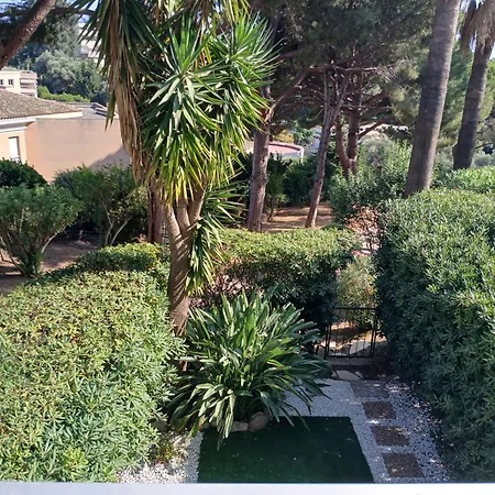 Appartement De Luxe Entouree D'un Parc Et D'une Piscine Olympique *