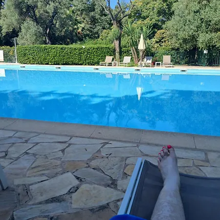 De Luxe Entouree D'un Parc Et D'une Piscine Olympique Lägenhet Roquebrune-Cap-Martin